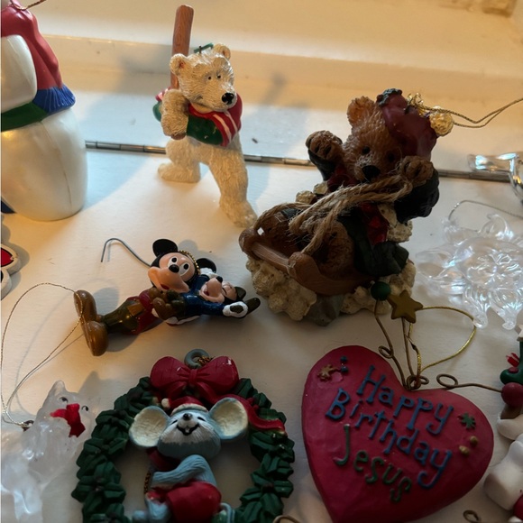 LOT OF 20 VINTAGE CHRISTMAS ORNAMENTS! 
Festive Christmas Ornaments Collection - Picture 4 of 10